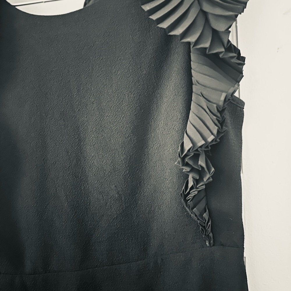 Black Mini Flutter Sleeve
